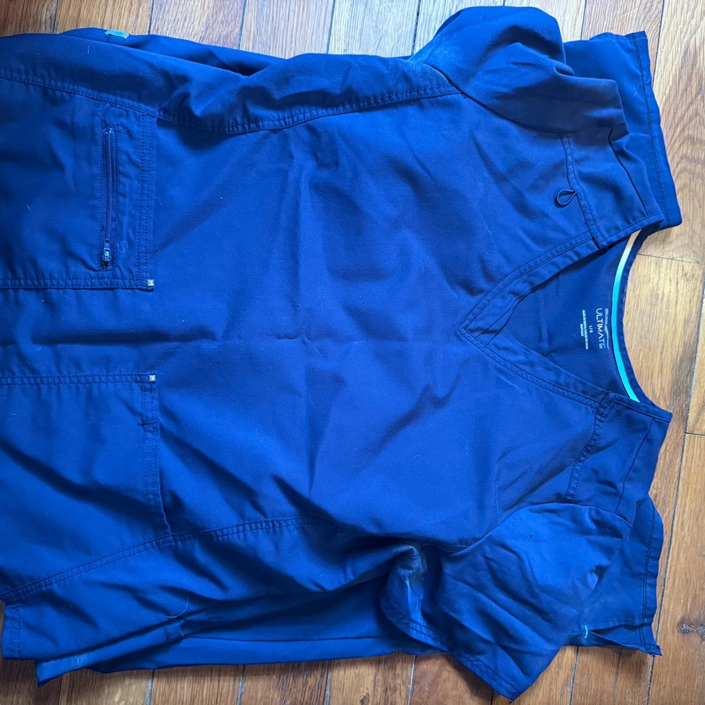 Scrub set